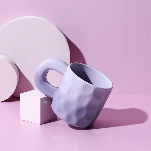 Keramický hrnek Chubby Intesi fialový 330ml na kávu a čaj s velkým ouškem