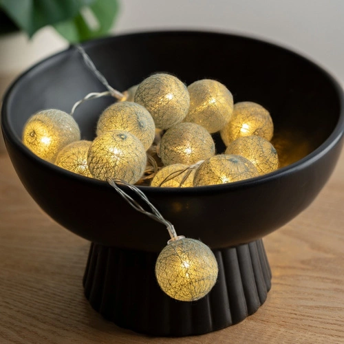 LED světelný řetěz cotton balls mentolový Atmosphera 16 koulí na baterie do dětského pokoje 255 cm