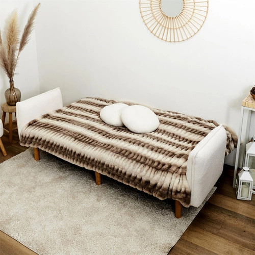 Rozkládací pohovka s funkcí spaní Boghena béžová skandinávská dvoumístná do obýváku na vysokých nožkách