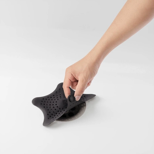 Sítko do dřezu Umbra Starfish černé gumové s přísavkami do kuchyně a koupelny 16 cm