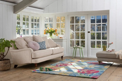 Vlněný koberec do obýváku Tulips Laura Ashley 170x240 cm vintage květinový ručně tkaný