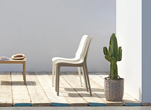 Zahradní židle Ginevra SCAB Design šedá moderní plastová stohovatelná na zahradu