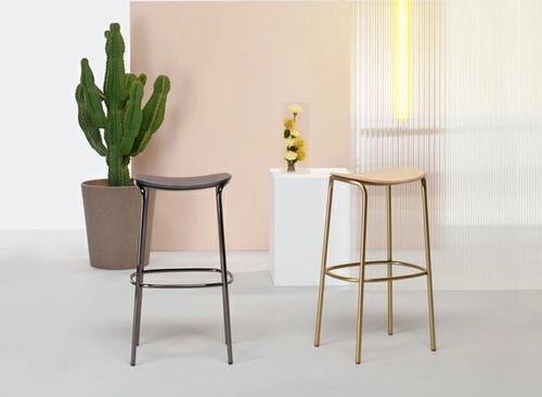 Barová stolička bez opěradla Trick wood 75 cm černý dub na zlatých nohách moderní kuchyně