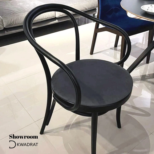 Dřevěná židle Fameg B-9 s područkami, retro do jídelny a obýváku, personalizovaná