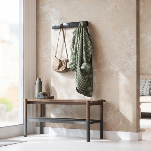 Nástěnný věšák Umbra Flip černý moderní na bundy a tašky do předsíně 5 háčků