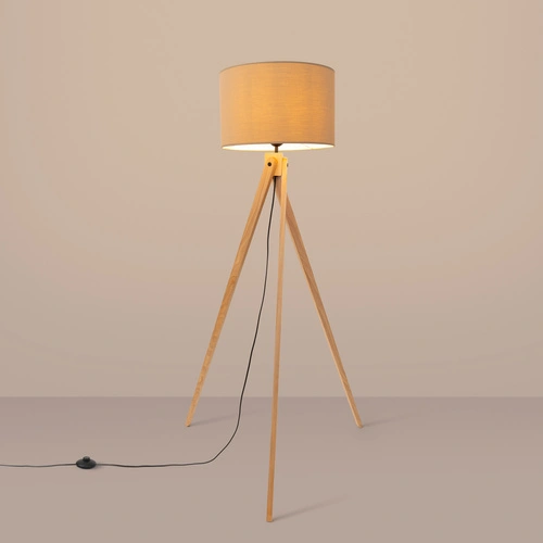Stojací lampa do obýváku NATT moderní dřevěný trojnohý podstavec s taupe stínidlem 140 cm