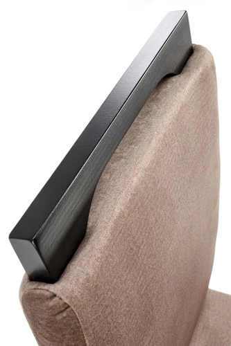 Čalouněná sametová židle Alabama béžová do jídelny a obýváku s černými dřevěnými nohami