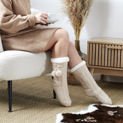 Protiskluzové ponožky Intesi béžové copánkový vzor teplé na doma dárek