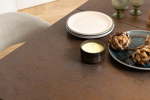 Rozkládací jídelní stůl Irwine Actona 168-210x90 cm keramická deska hnědá černé nohy industriální