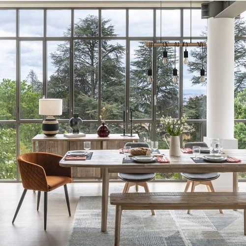 Čalouněná sametová židle Marlo Atmosphera měděná s područkami do jídelny moderní