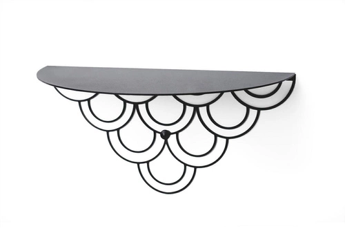 Moderní nástěnná police Husk černá kovová na knihy a dekorace do obýváku POLYHEDRA