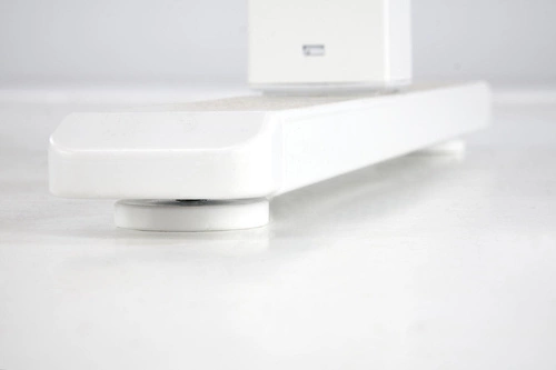 Psací stůl Barker s nastavitelnou výškou dub zlatý/bílý moderní pro práci a kancelář Intesi