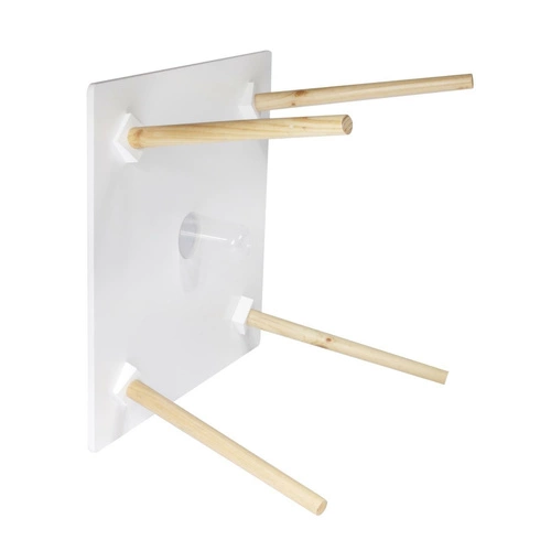 Dětský stolek s kelímkem na pastelky