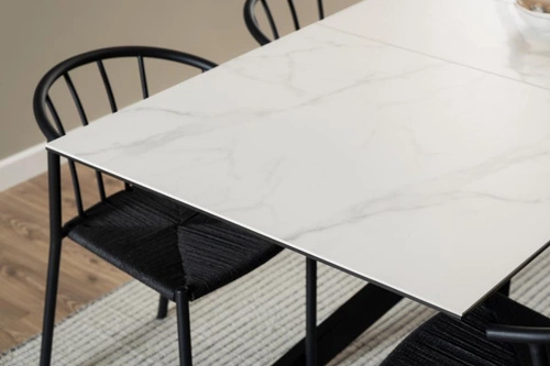 Rozkládací jídelní stůl Irwine Akranes bílá keramická deska černé nohy moderní 168–210x90 cm