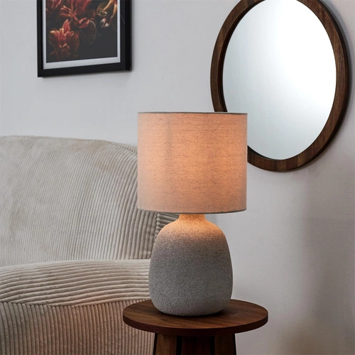 Keramická stolní lampa Amani šedá s bavlněným stínidlem do ložnice a obýváku moderní