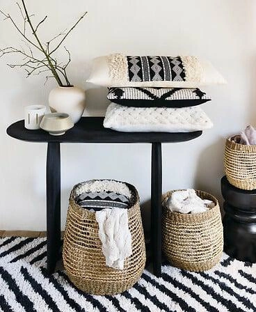 Konzola Isana černá