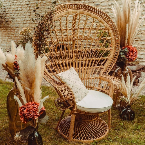 Ratanové křeslo Takta boho do obýváku s područkami a bílým polštářem Atmosphera