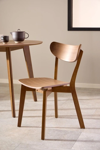 Actona Roxby dřevěná jídelní židle ořech moderní