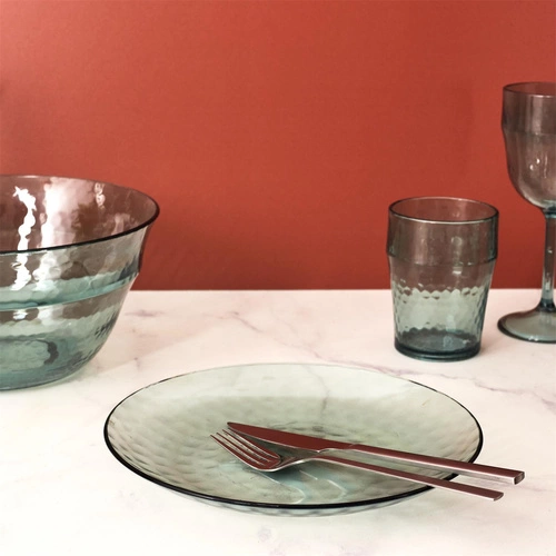 Moderní modrý plastový jídelní talíř Zekrit 23,5 cm do jídelny i na piknik Intesi