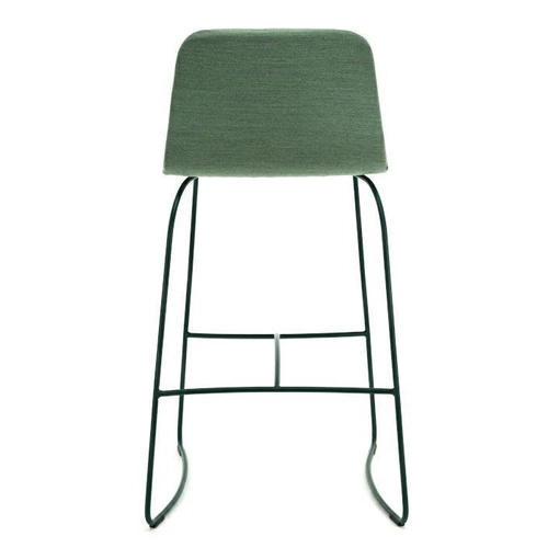 Barová židle s opěrkou Hips FAMEG čalouněná dřevěná do kuchyně moderní na míru