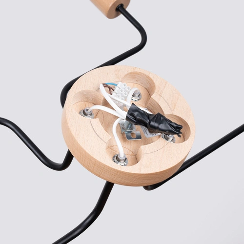 Loftový lustr TIMBO 4 černý s dřevem do obýváku a jídelny rozptýlené světlo