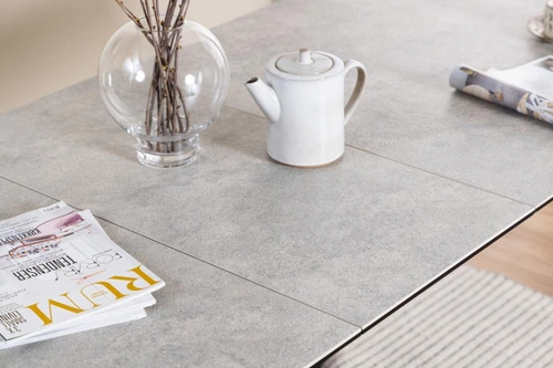 Rozkládací jídelní stůl Irwine Actona šedá keramická deska černé nohy moderní 168–210x90 cm