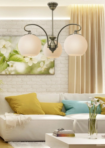 Závěsné svítidlo Orbit klasické bílé a měděné 3bodové do obýváku a jídelny