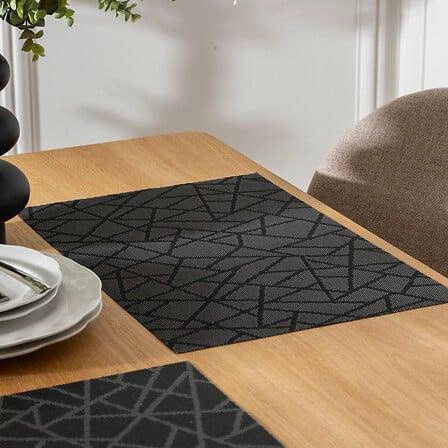 Černá geometrická prostírka 5five simply smart 45x30 cm do kuchyně