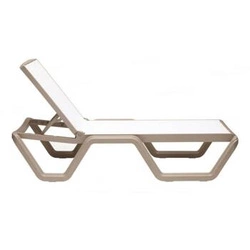 Zahradní lehátko Vela SCAB Design moderní polohovatelné technopolymer béžovo-bílé na terasu