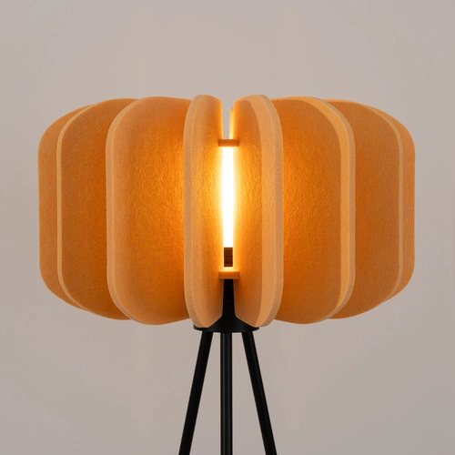 Moderní stojací lampa MULA 45 žlutá s plstěným stínidlem do obýváku