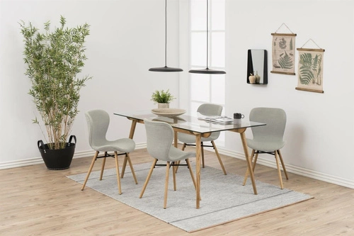 Čalouněná jídelní židle Batilda Actona béžová moderní s dřevěnými nohami