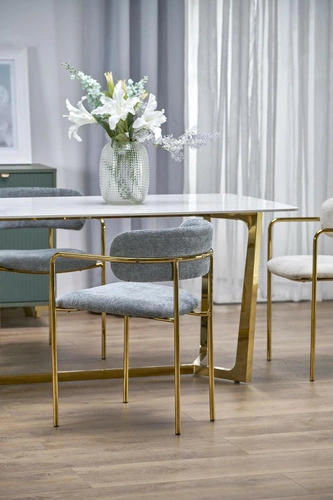 Čalouněná židle Jabari šedá s područkami na zlatých nohách do jídelny ve stylu glamour