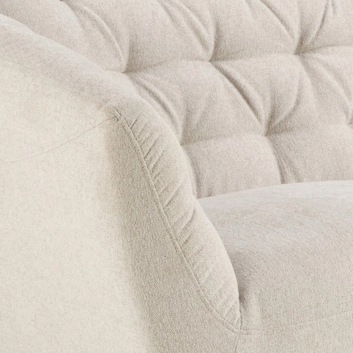 Dvojsedací pohovka Ria béžová prošívaná do obýváku skandinávský styl na dřevěných nohách Actona