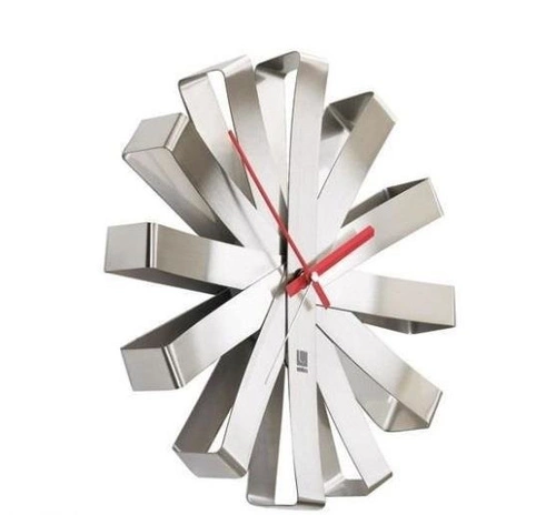 Moderní nástěnné hodiny Umbra Ribbon stříbrné 30 cm tiché do obýváku nebo ložnice