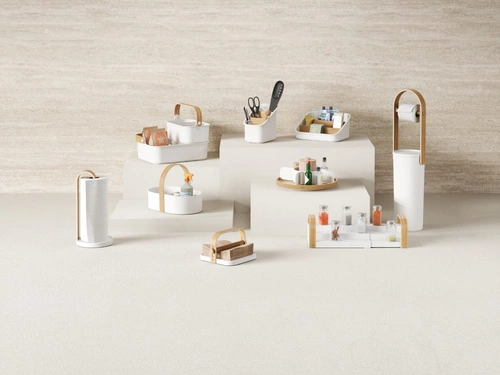 Kuchyňský organizér Bellwood Umbra bílý přírodní dřevo třípatrový s přihrádkami do kuchyně