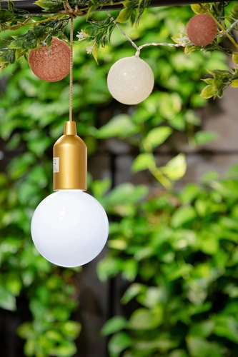 Zlatá závěsná žárovka L