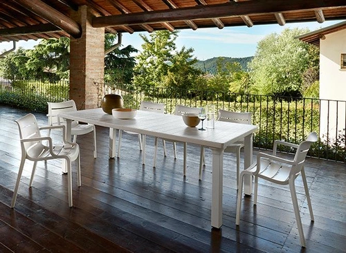 Zahradní židle Sunset SCAB Design bílá plastová stohovatelná s područkami snadné čištění