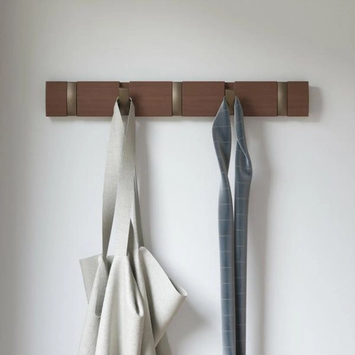 Umbra Flip moderní nástěnný věšák do předsíně ořechový s 5 háčky 51 cm