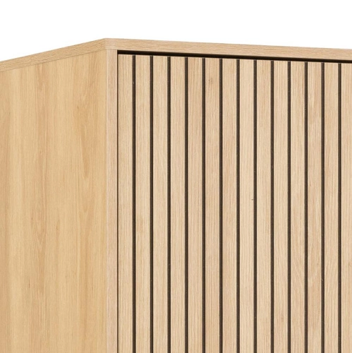 Moderní šatní skříň Albany s drážkovanými dvířky dub přírodní do ložnice nebo šatny