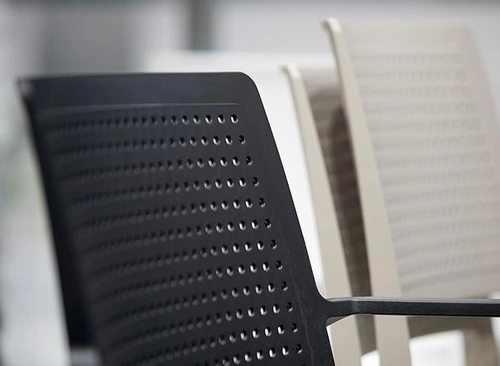 Zahradní židle Emi SCAB Design béžová plastová stohovatelná s područkami snadné čištění