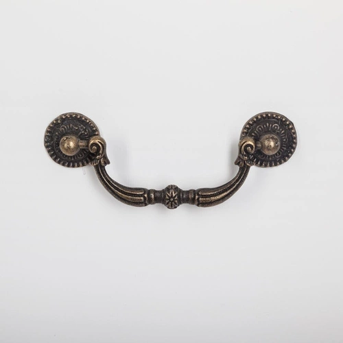 Bílá komoda se zásuvkami Chrysa 74 cm glamour na nožkách do obýváku nebo ložnice Atmosphera