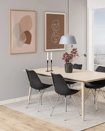 Jídelní židle Eris Actona černá z plastu moderní snadno čistitelná