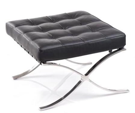 Relaxační křeslo BA1 z černé přírodní kůže s podnožkou inspirované Barcelona do obývacího pokoje