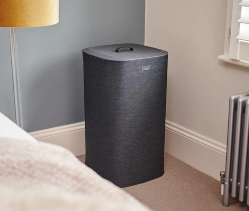 Joseph Joseph Tota moderní dvoukomorový koš na prádlo 60 l s víkem do koupelny černý