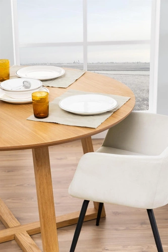 Jídelní kulatý dubový stůl Malika 120 cm moderní do kuchyně a jídelny Actona