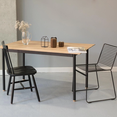 Dřevěná jídelní židle Riano Actona černá skandinávský styl do kuchyně