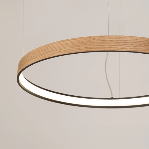 Moderní LED lustr RIO_EIK 78 z dubu do obýváku a jídelny Thoro 79 cm