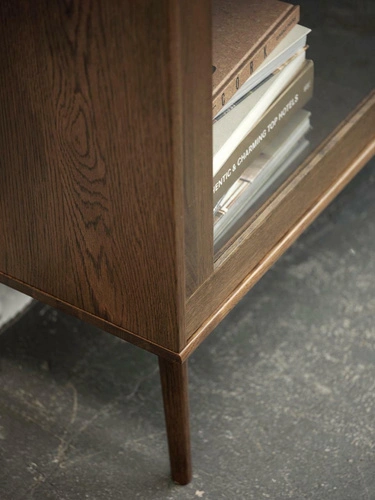 Vitrína Barrali dřevěná do obýváku 160 cm kouřový dub na alkohol a knihy