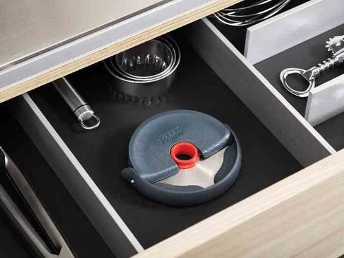 Joseph Joseph DISC kráječ na pizzu se silikonovým krytem moderní grafitový