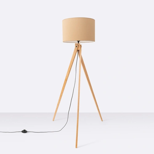 Stojací lampa do obýváku NATT moderní dřevěný trojnohý podstavec s taupe stínidlem 140 cm